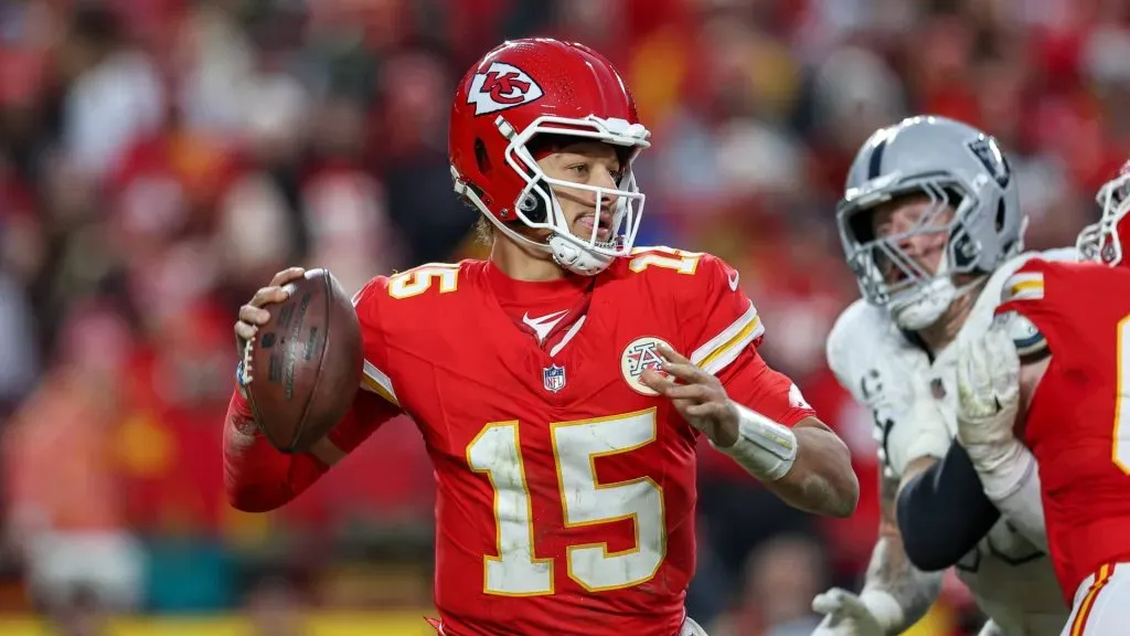 Kansas City Chiefs quarterback Patrick Mahomes (15) looks to pass during the second half against the Las Vegas Raiders at GEHA Field at Arrowhead Stadium in Kansas City, MO.