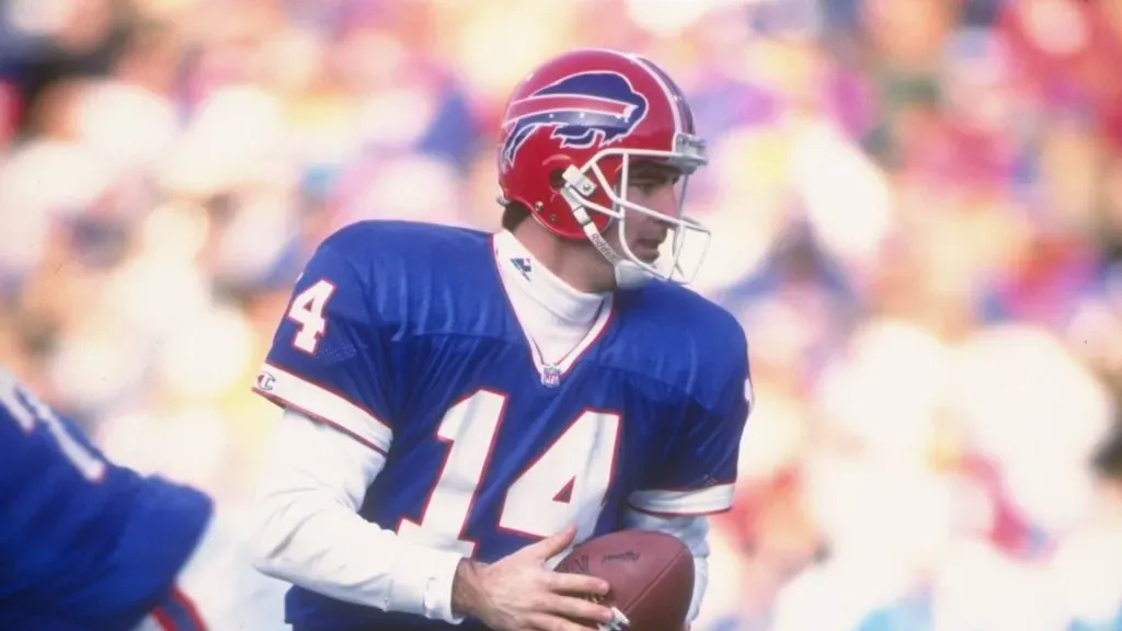 22 Dec 1991: Quarterback Frank Reich of the Buffalo Bills looks to hand off the ball during a game against the Detroit Lions