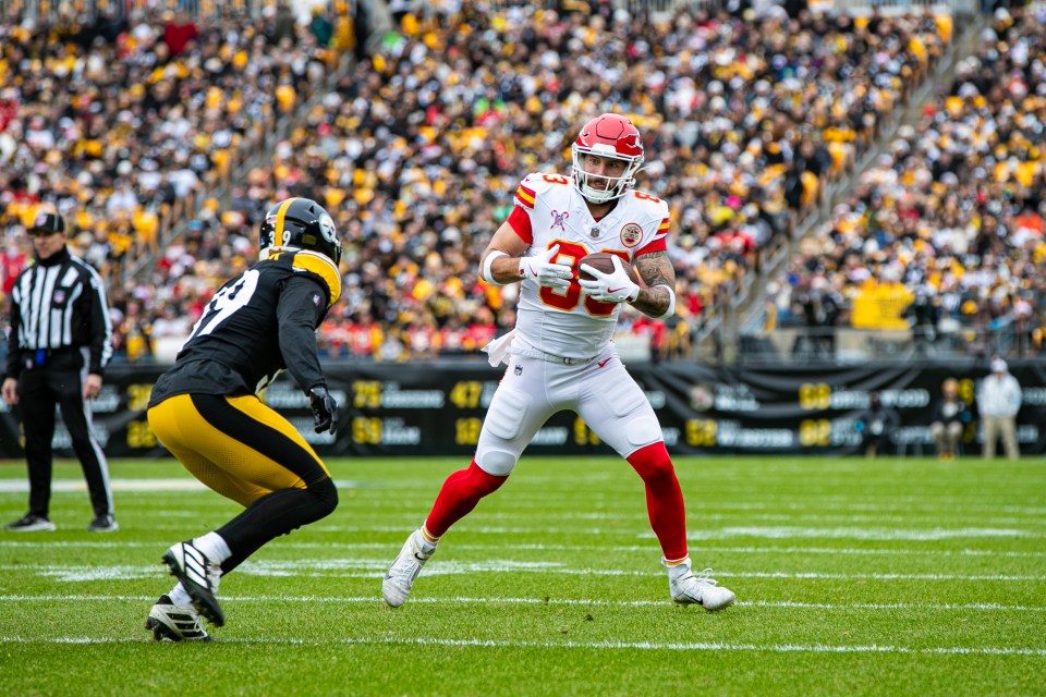 Kansas City Chiefs tight end Noah Gray (83) catching a football during a game.